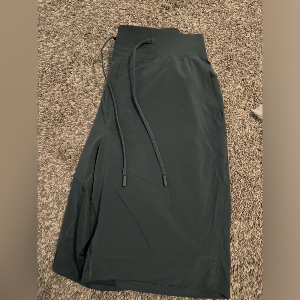 Men’s size small 9” green lululemon shorts